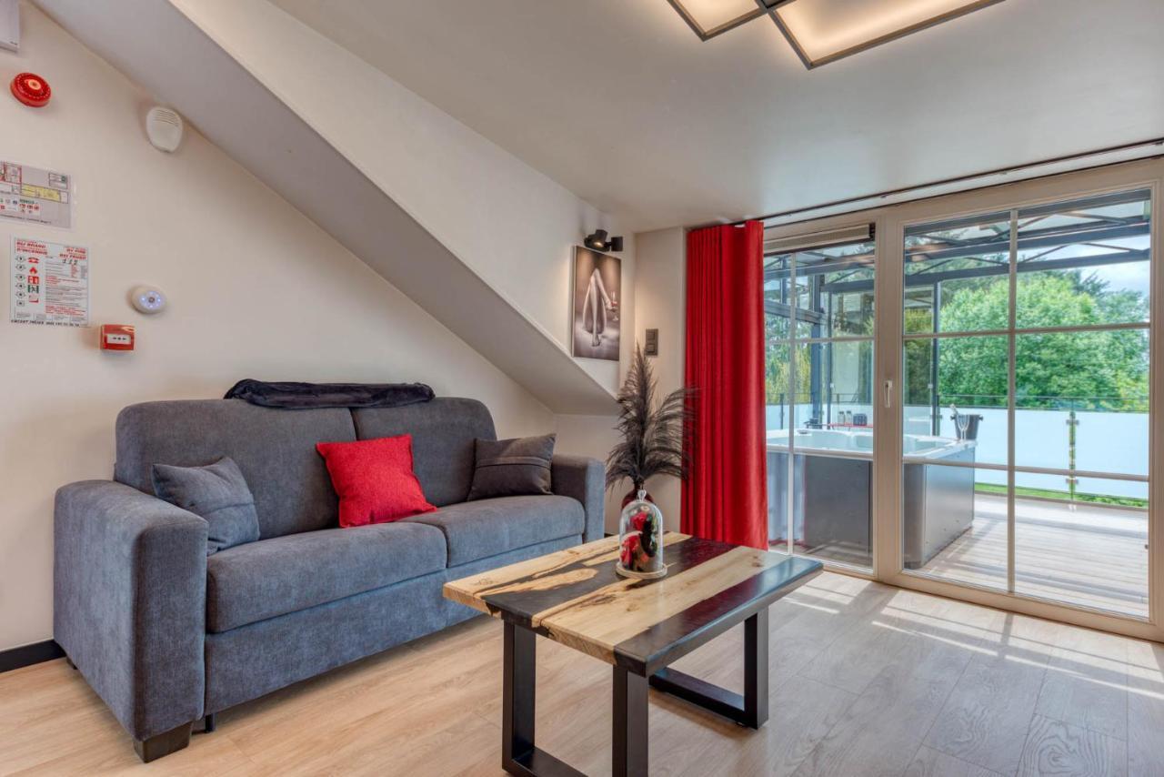 Le Domaine De Wisbeley Apartment Halet Bagian luar foto